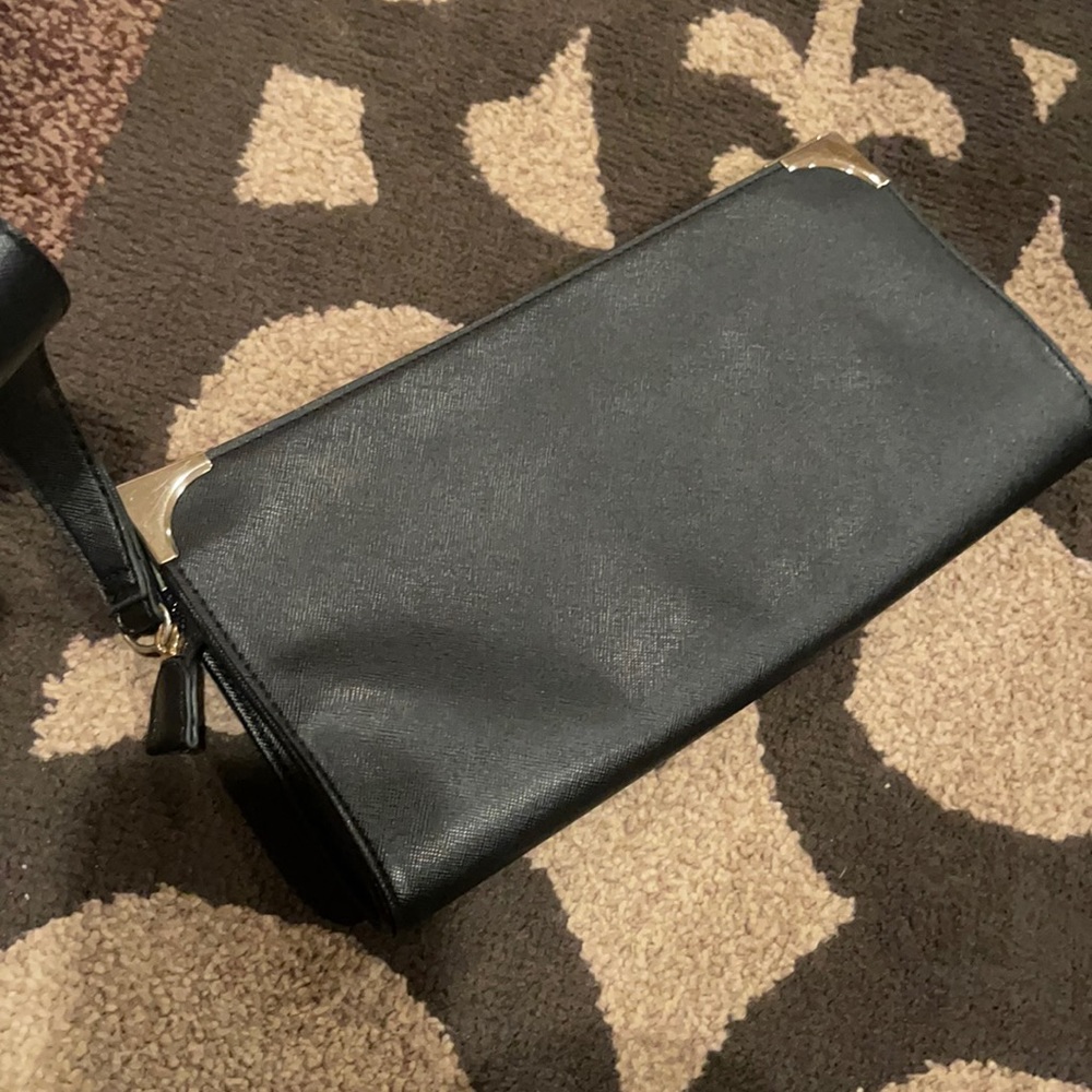 Black wallet purse for a night out
